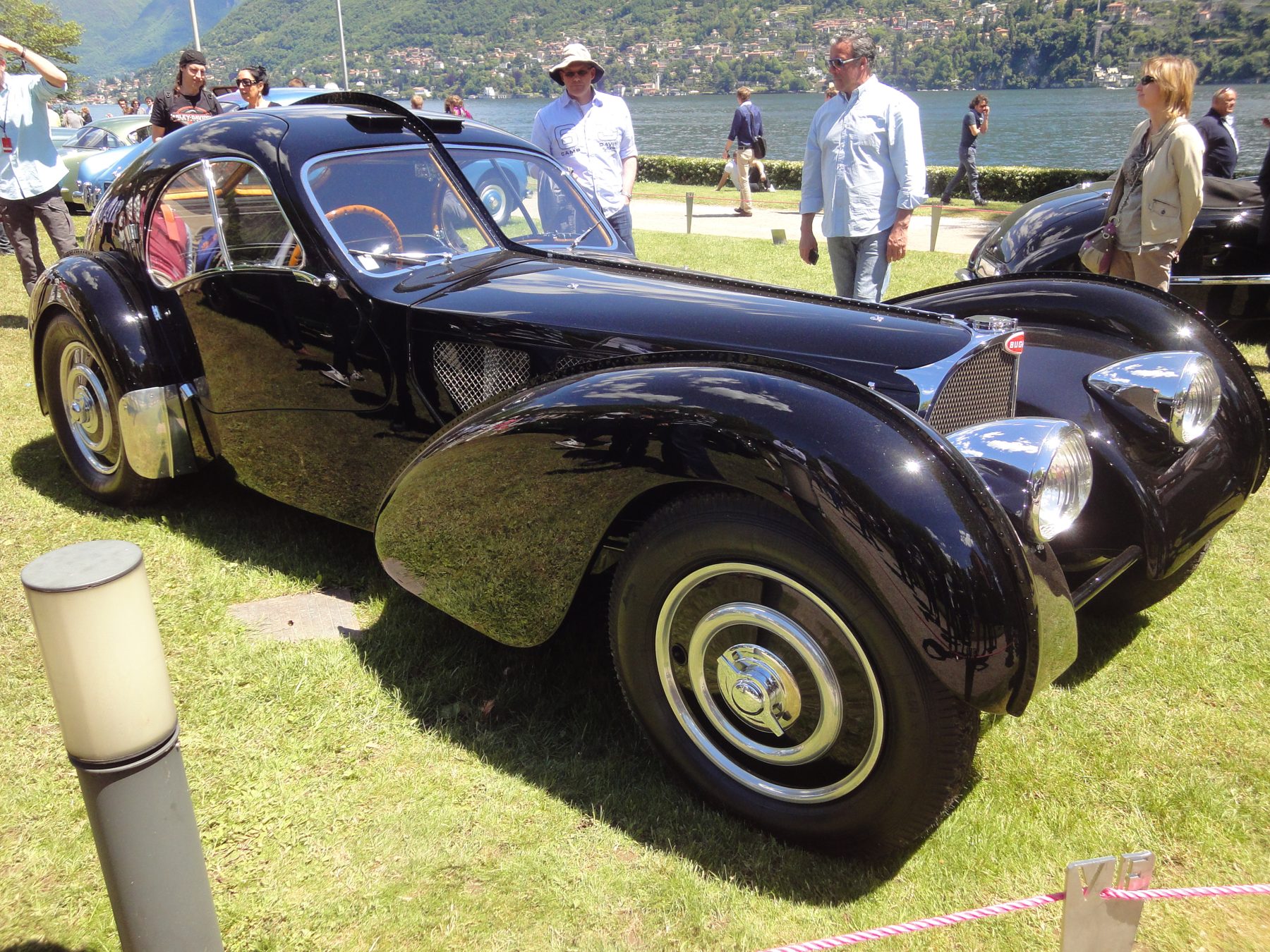 რალფ ლორენის Bugatti Type 57SC Atlantic ვილა დ'ესტეს ელეგანტურობის კონკურსზე